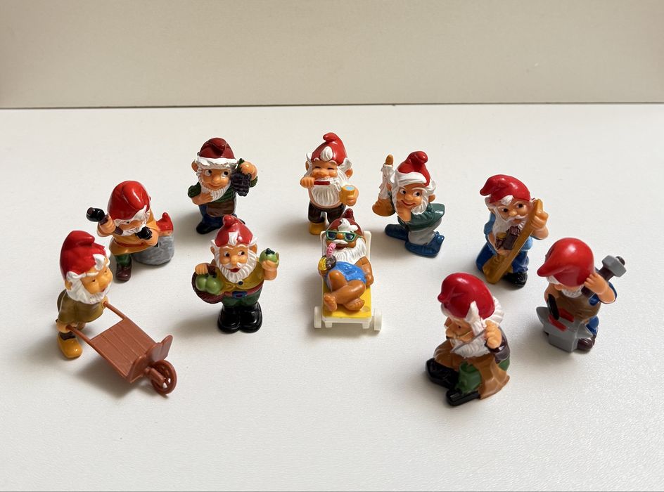 Stare figurki z jajek kinder niespodzianka krasnale 11 szt