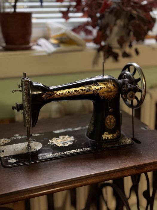 Швейна машина Singer
