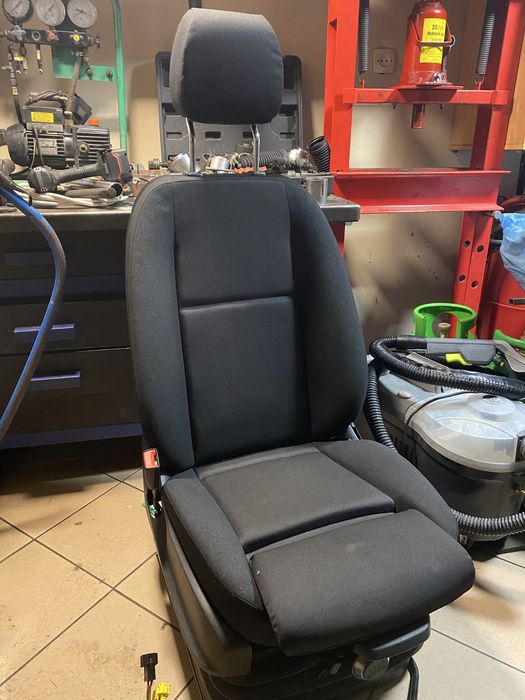 Komplet foteli Mercedes Sprinter 907 23r