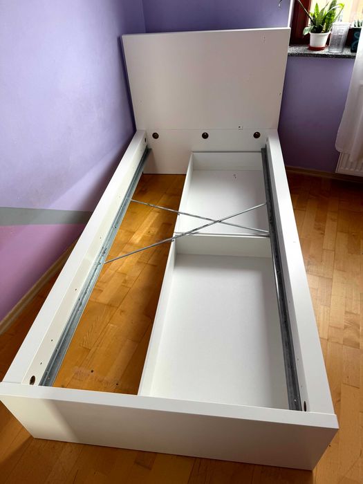 łóżko z szufladami w domrym stanie