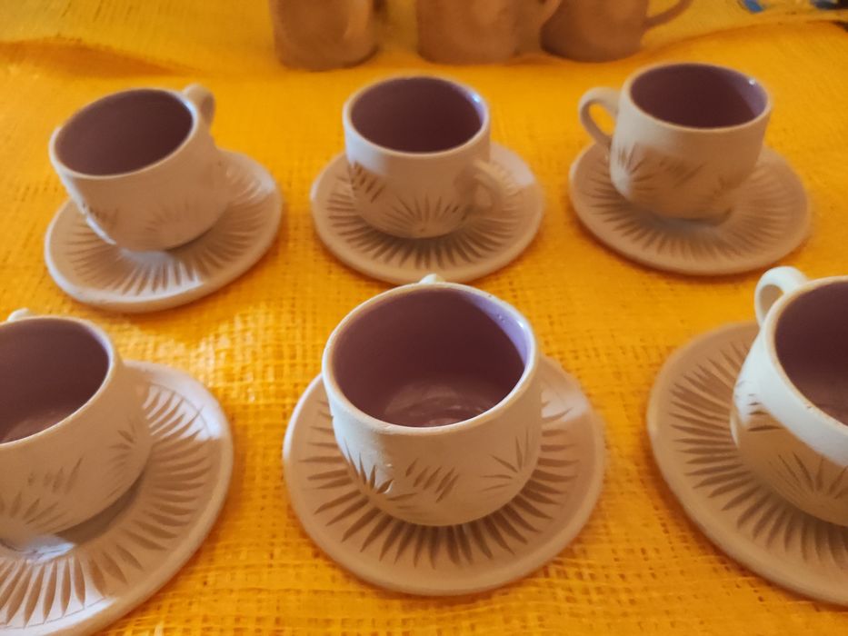 Conjunto de canecas, chávenas e pires em cerâmico para pintar