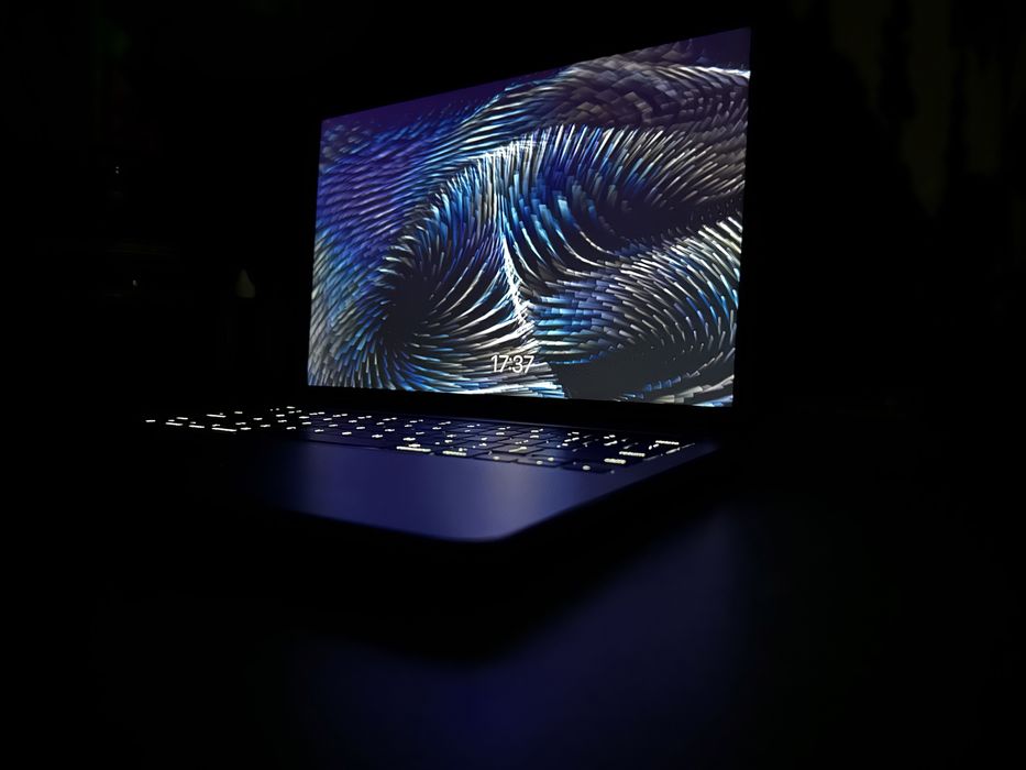 MacBook Pro 2022 M2 8gb 256SDD