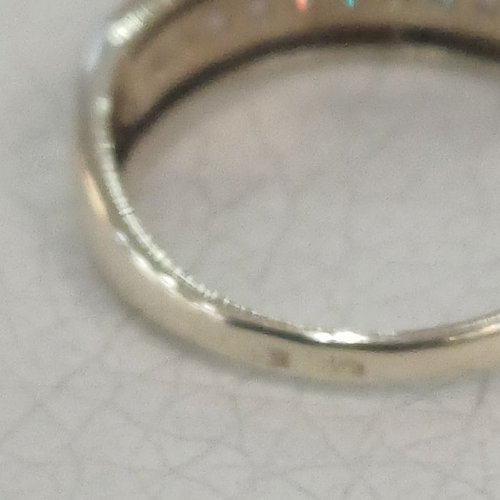 Pierścionek złoty z diamentami