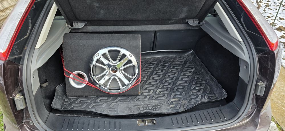 Форд Фокус 1.6 бензин  .