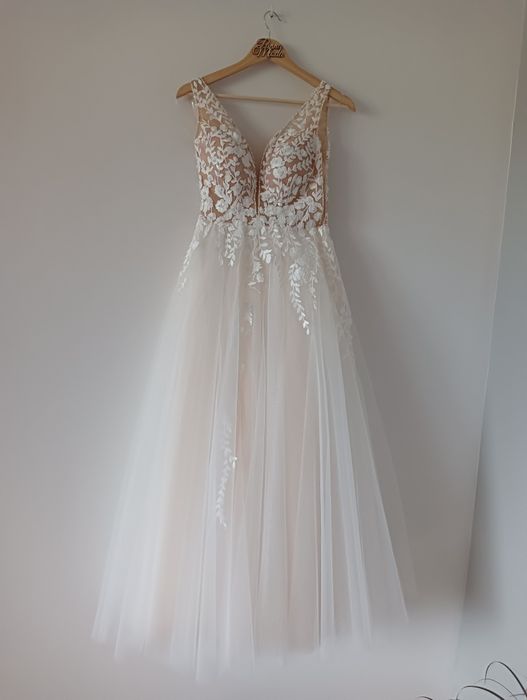 Suknia ślubna brzoskwiniowa