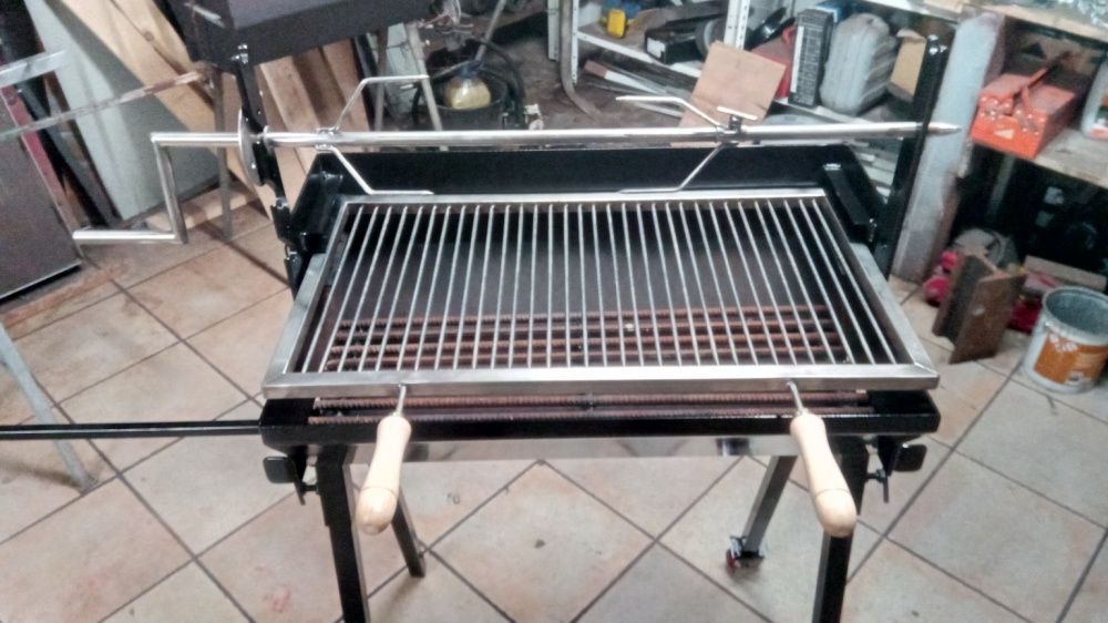 Grelhador/porco no espeto