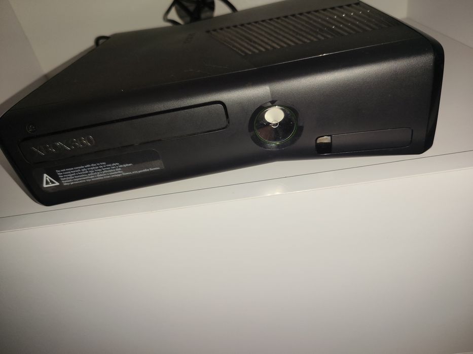 Sprzedam zestaw Xbox 360 + Kinect + 9 gier – wszystko sprawne!