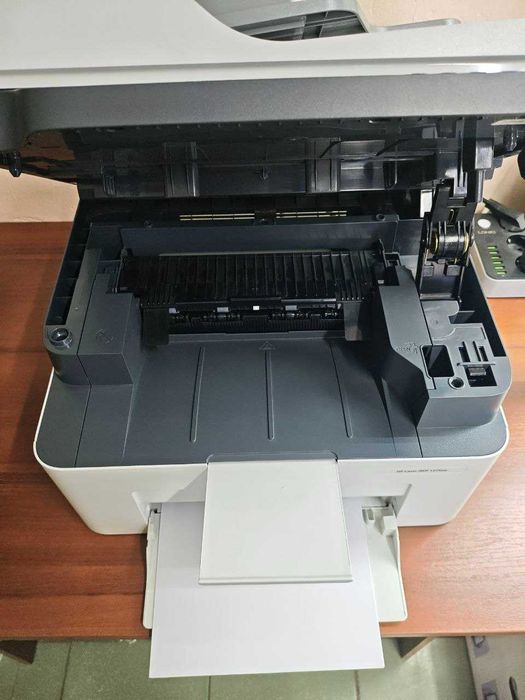 Б/В Багатофункціональний пристрій HP LaserJet 137fnw з WiFi