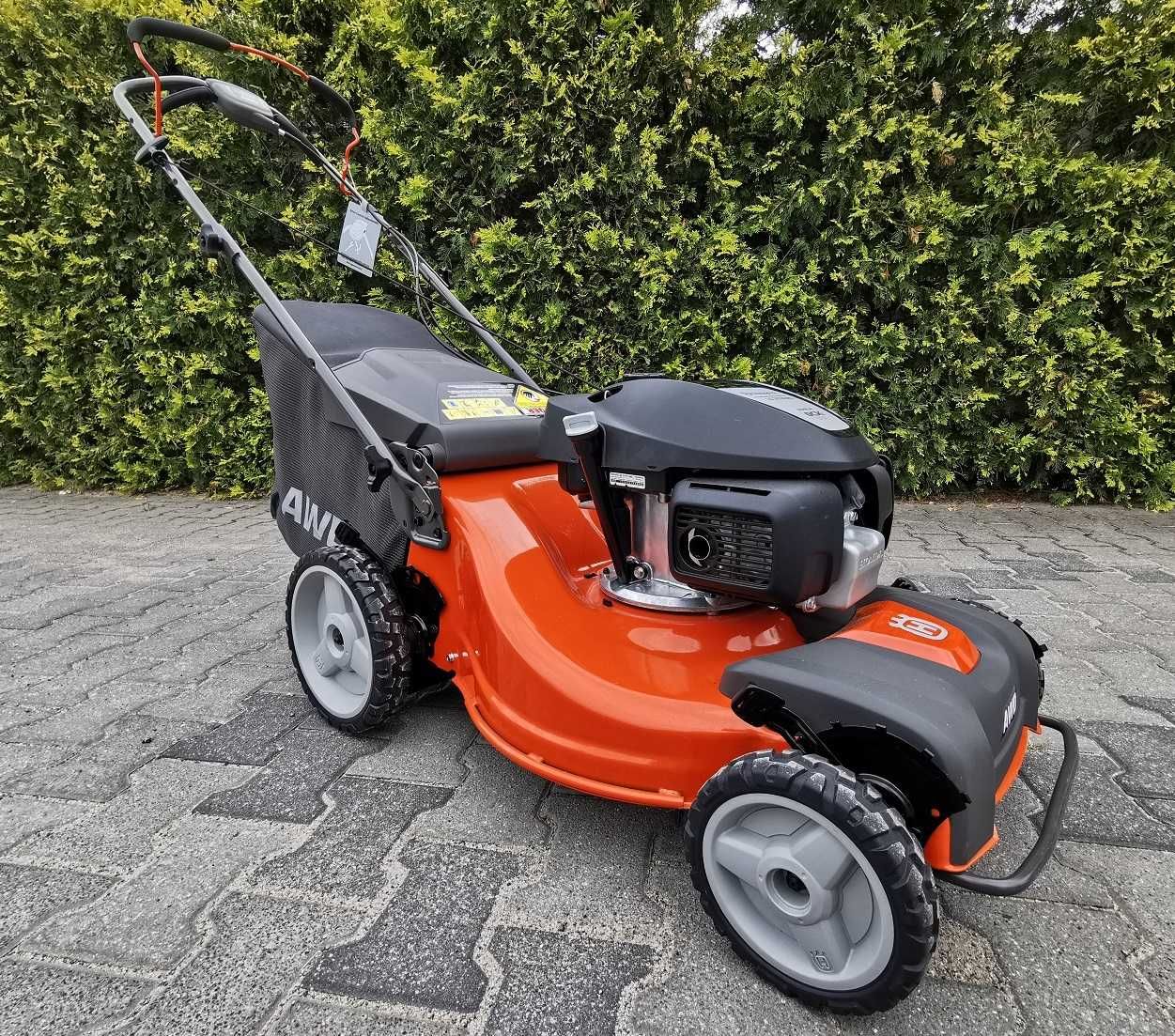 Kosiarka spalinowa Husqvarna LC353 AWD 3,6 kW. Silnik Honda GCVX170