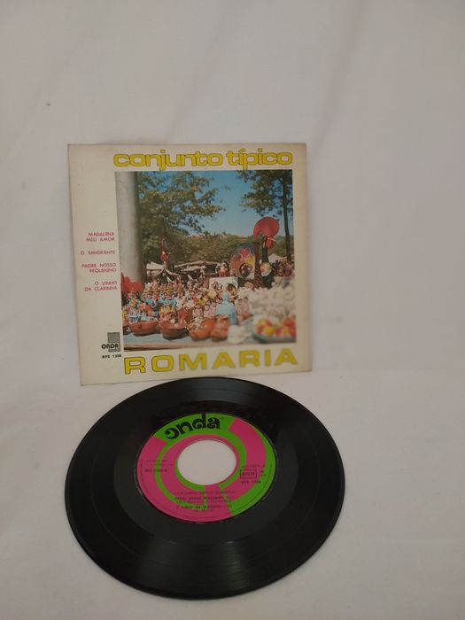 Single Conjunto Típico Romaria