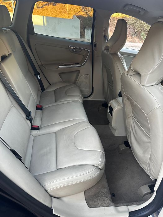 Volvo XC60 2.0 D4 163cv | 2012 | Pele | Manual |