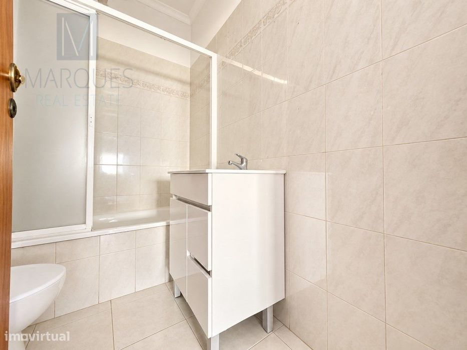 Apartamento T2 com Arrecadação em Casais de Mem Martins - Rio de Mouro