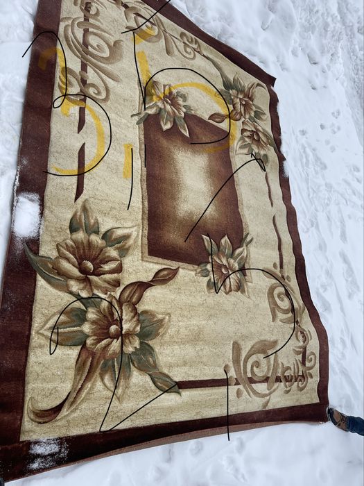 Продам килими і шафу.