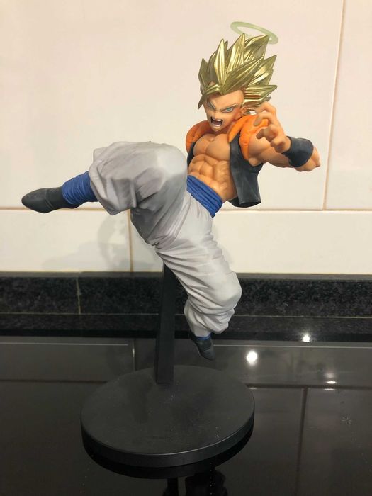 5 Figuras, 2 copos 1 Porta Chaves One Peace e Dragon Ball