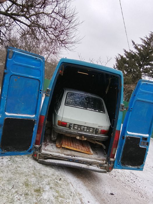 Перевезення з вантажниками і без