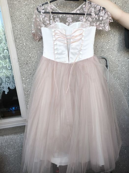 Продам сукню на дівчинку 5-6 років