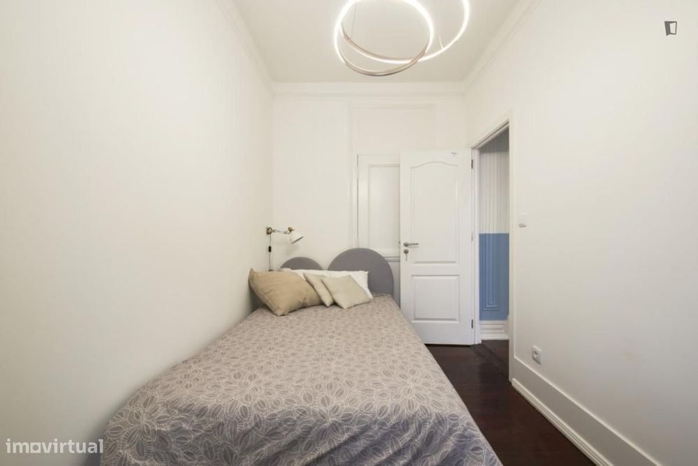 Quarto - localizado em Arroios Lisbon