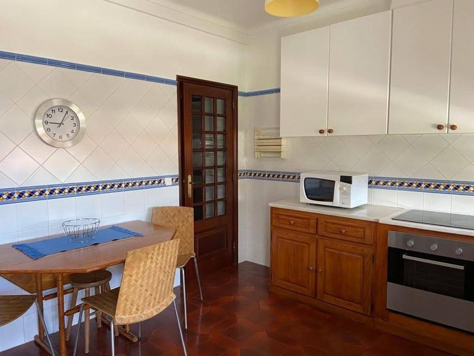 Arrendo quarto em Moradia térrea em Aires.