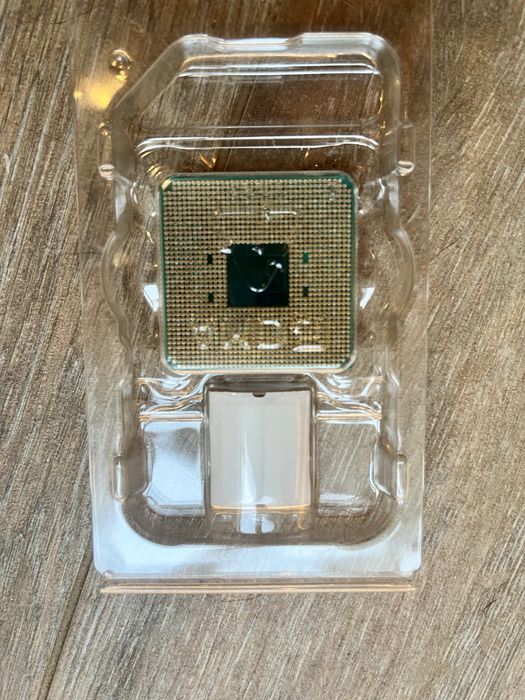 Procesor AMD Ryzen 3 3200G + chłodzenie – dobry stan!