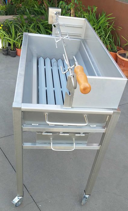 Grelhador Inox Rodas Para Leitao, Pernil, Frangos e Febras