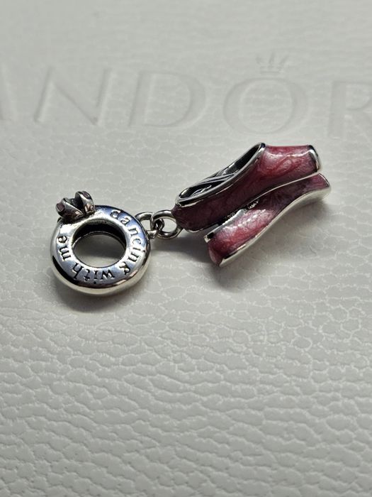 Nowy charms do bransoletki - srebro 925, baletki z napisem „dancing wi