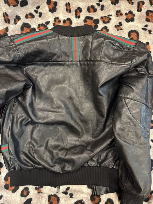 Продам куртку эко кожа на мальчика Gucci