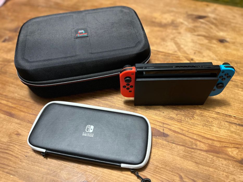 Nintendo Switch c Jogo FIFA e outros Extras