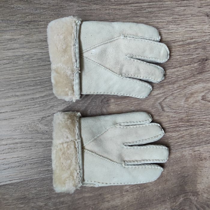 Теплі на овчині рукавички перчатки.