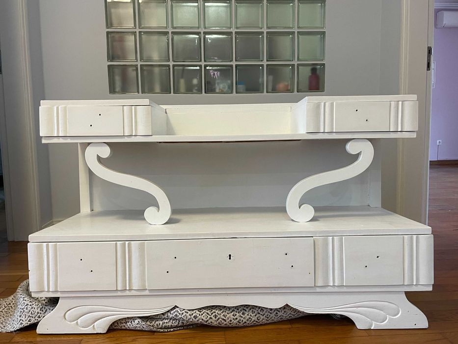 Vintage Furniture from the 1960s, Restored. 121x45x70 cm