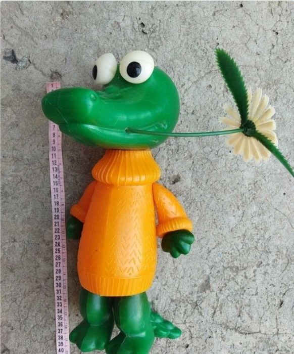 Игрушка крокодил Гена из СССР