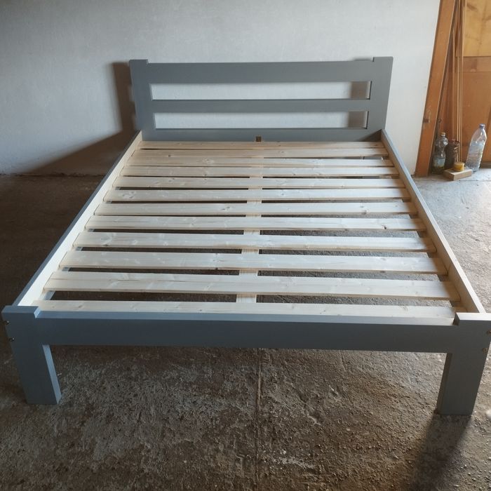 Ліжко деревяне з масиву.