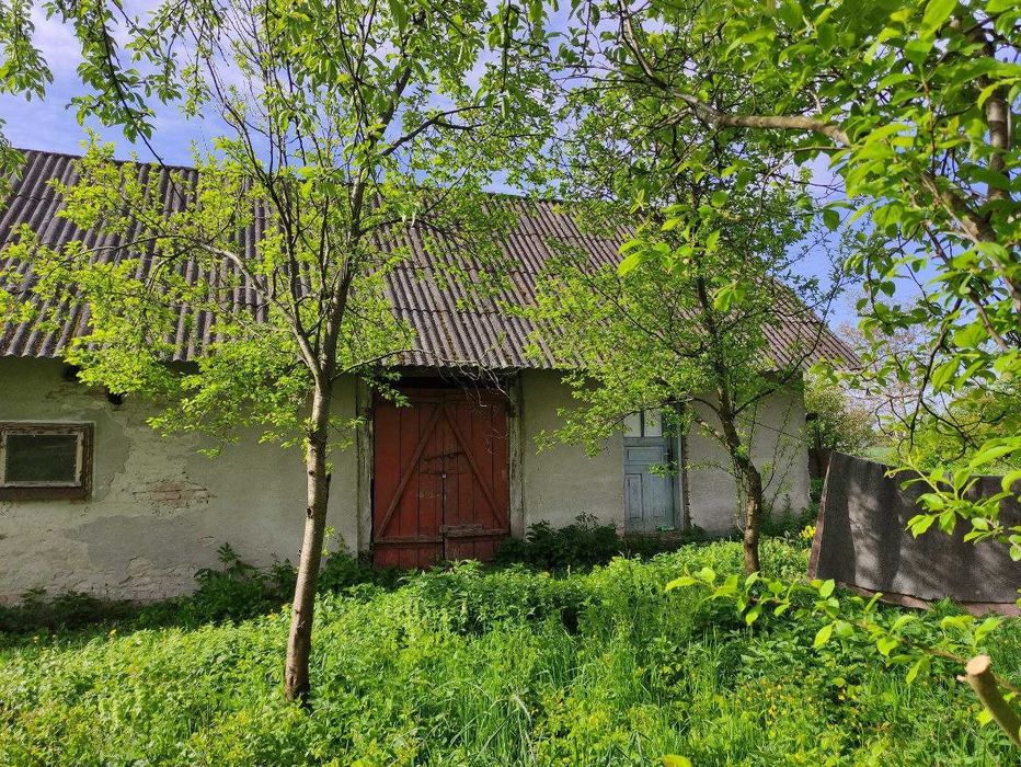 Продається одноповерховий будинок, жилий стан, біля Івано-Франківська.