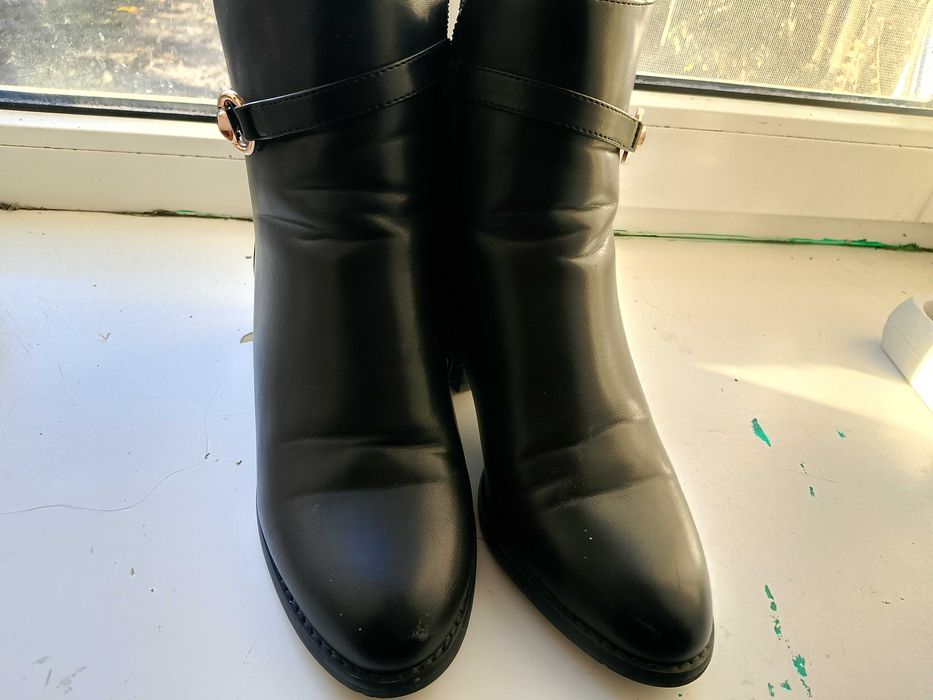 Продам сапоги на каблуку