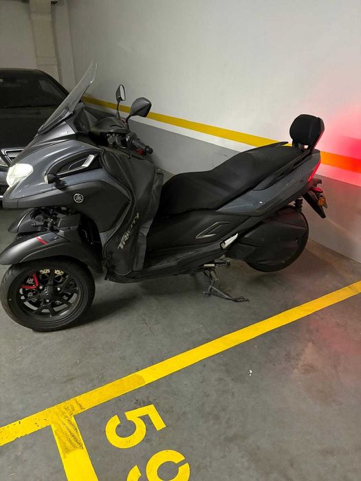 Yamaha Tricity 300 | 2023 | 4500km | Como novo | Carta de carro