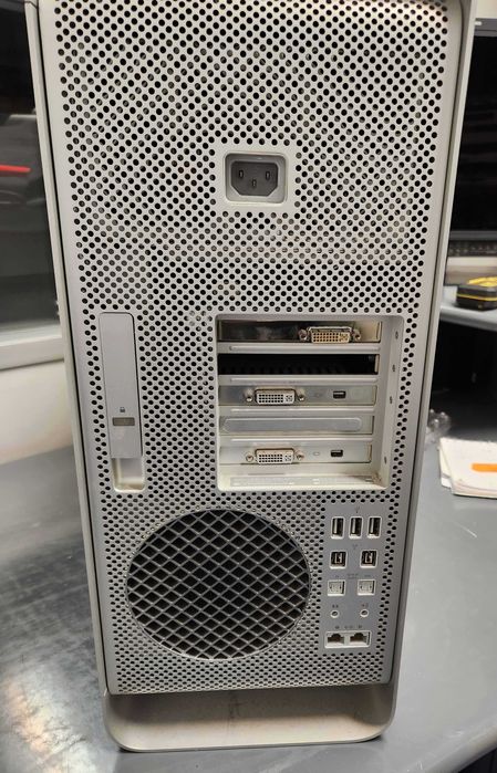Apple MacPro 8 Core Xeon e Black Magic Multibridge Pro 2