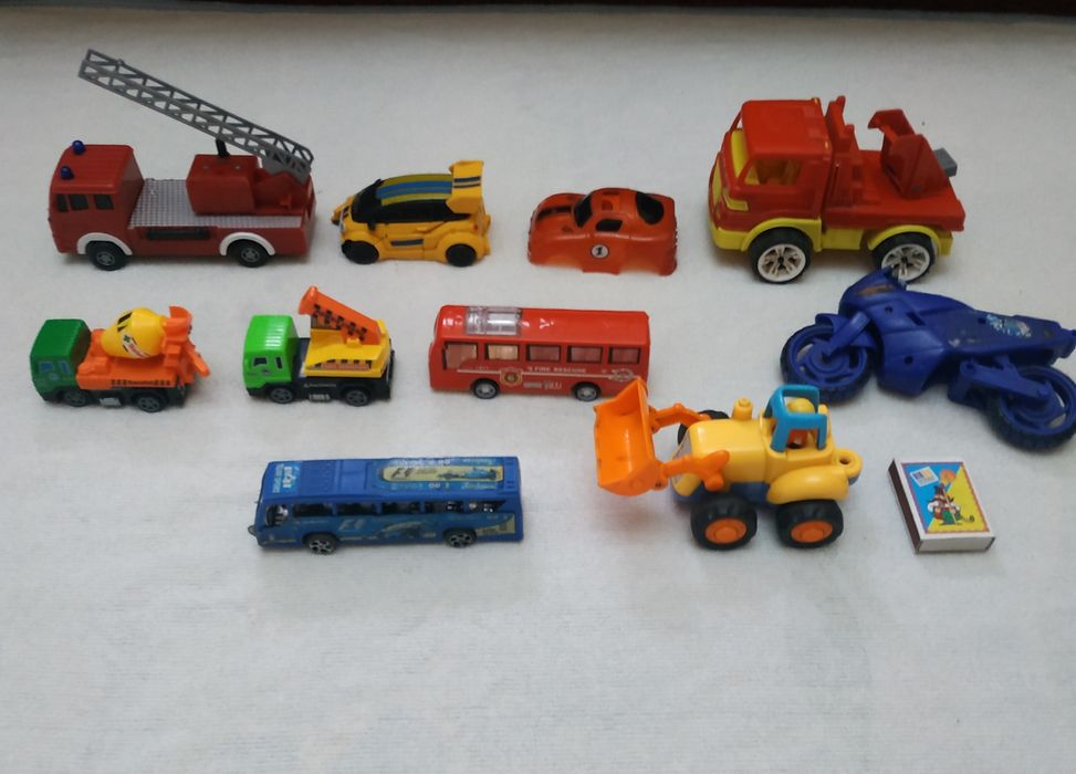Машинки игрушки разные