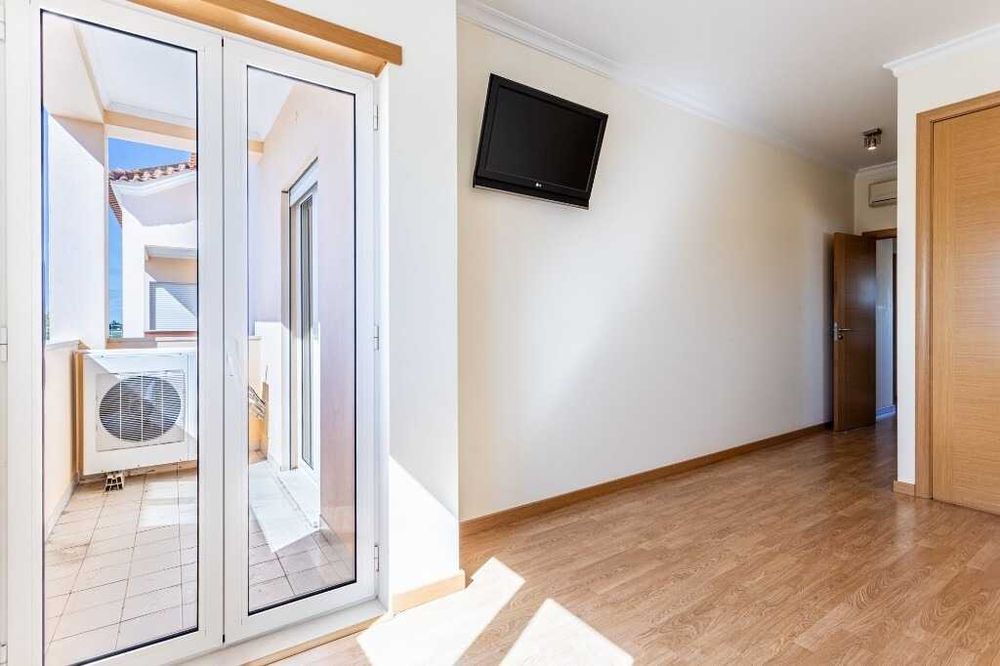 Imovel em Almeirim, T3 recente, coz semi eq. com garagem