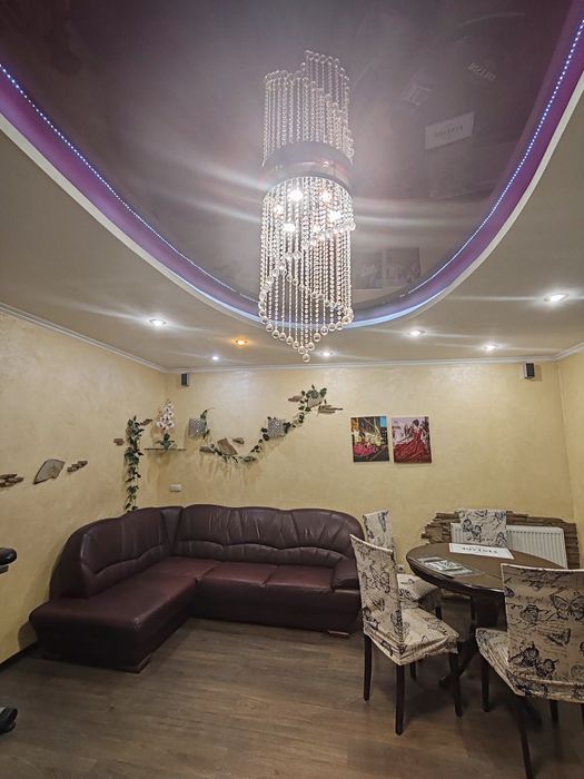 Здається в оренду 4х кімнатна квартира.