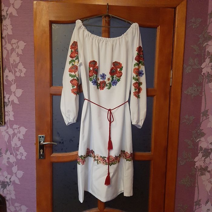 Платье вышиванка бисер вышивка на груди и рукавах конва внизу вышивка