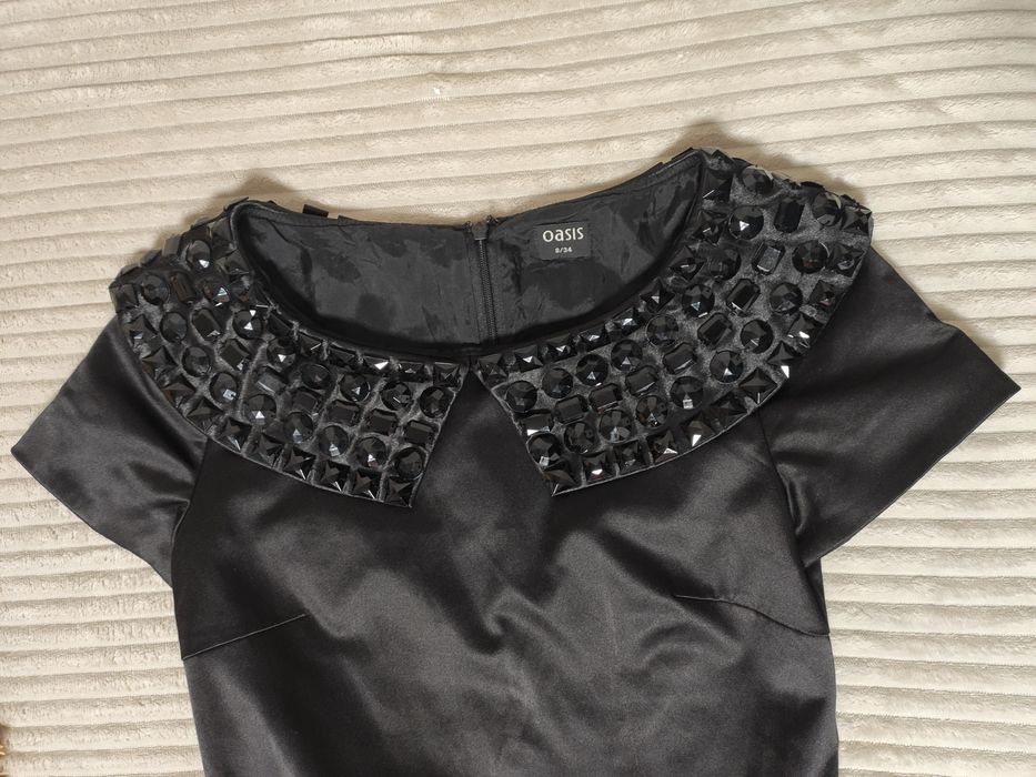 Чорна атласна сукня Oasis