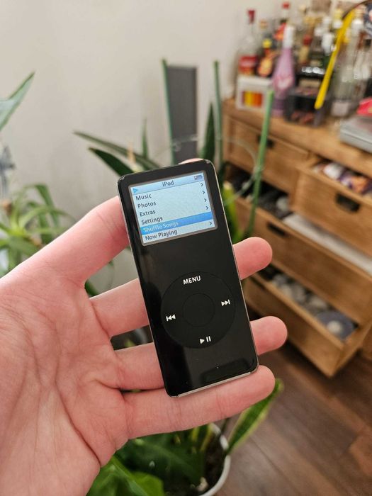 iPod Nano 1 Generacji 4gb - stan dobry w pełni sprawny | Kabel ładujący w zestawie |