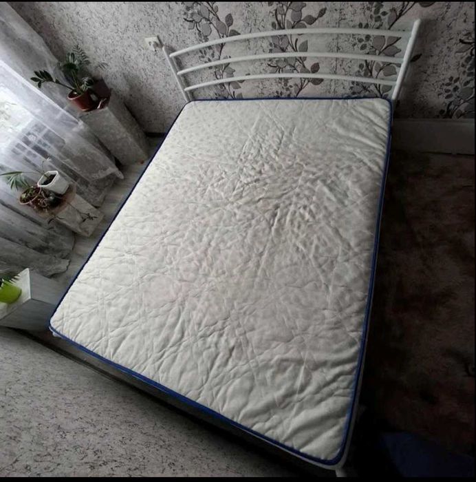 Ліжко двоспальне в ідеальному стані