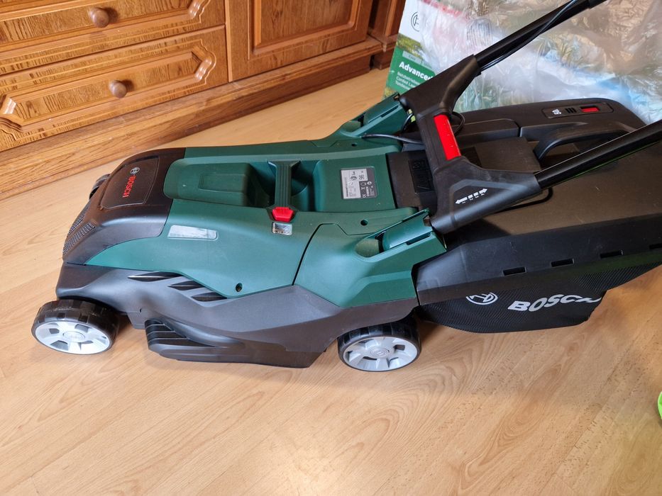 Kosiarka elektryczna BOSCH AdvancedRotak 1700W 400mm