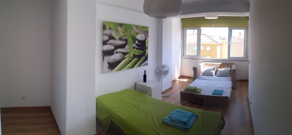Mobília de Quarto / Studio (Sofá Cama, Roupeiro 2 Portas, Sommier c/ Colchão, Mesa + Cadeira)