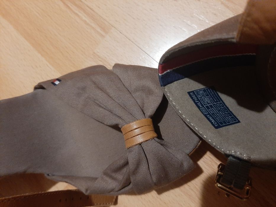 Sandały na koturnie Tommy Hilfiger 41