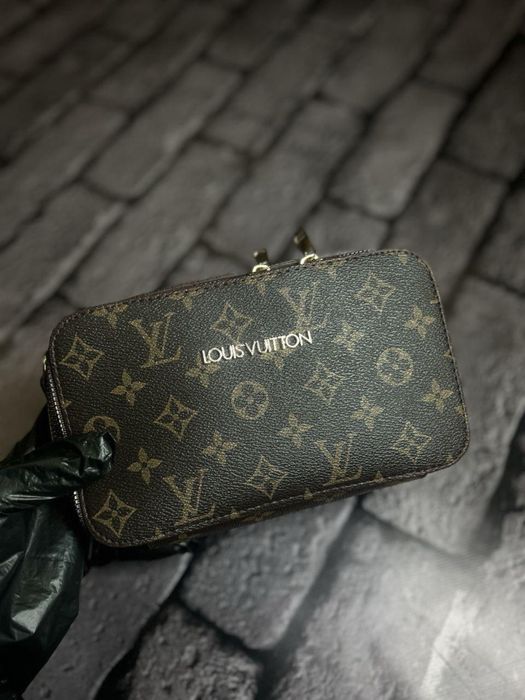 СУМКА LOUIS VUITTON -60% Женский клатч с ремешком коричневый LV люкс