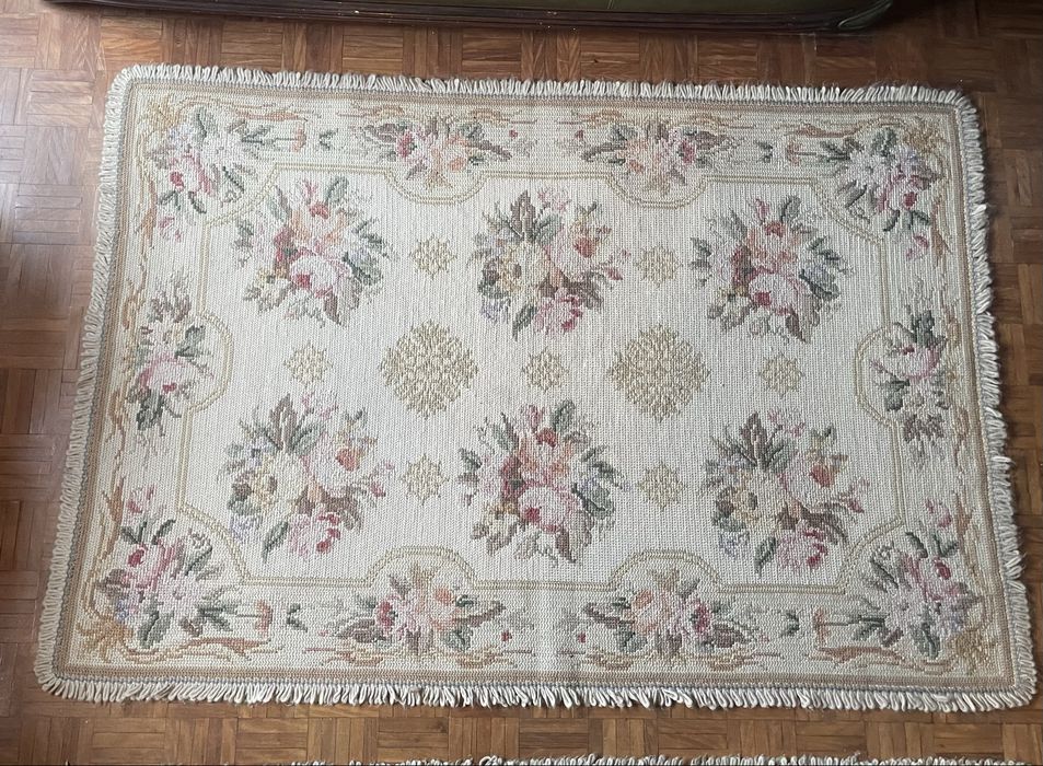 Tapete de Arraiolos genuíno