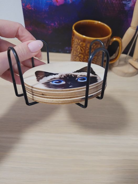 Zestaw 6 drewnianych podkładek podkładki pod kubek kubki koty kotki