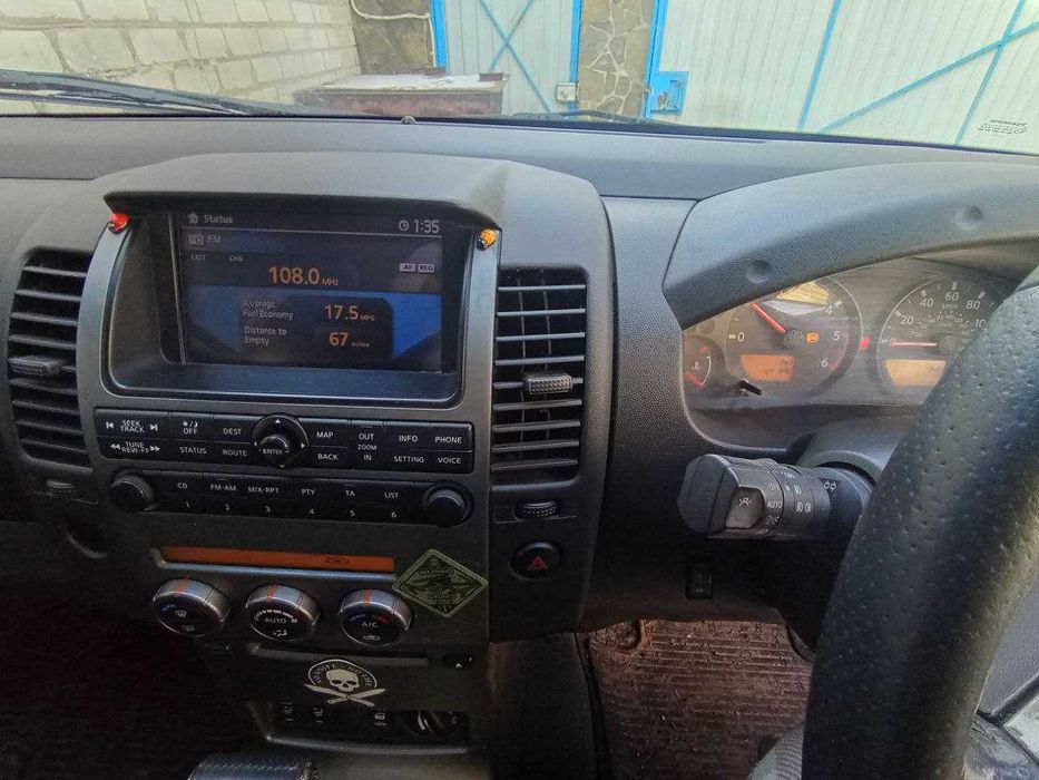 Продам автомобіль Nissan Navara D 40 diesel