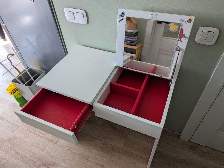 Столик туалетний ikea